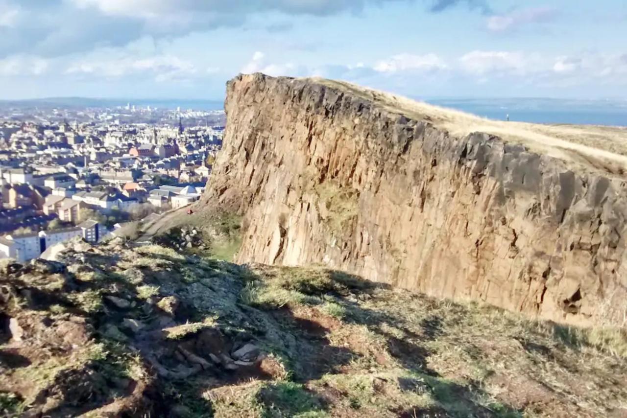 Apartment 2 Bedroom Flat Near Holyrood Park Sleeps 4