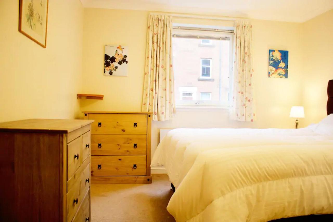 2 Bedroom Flat Near Holyrood Park Sleeps 4 * EDI