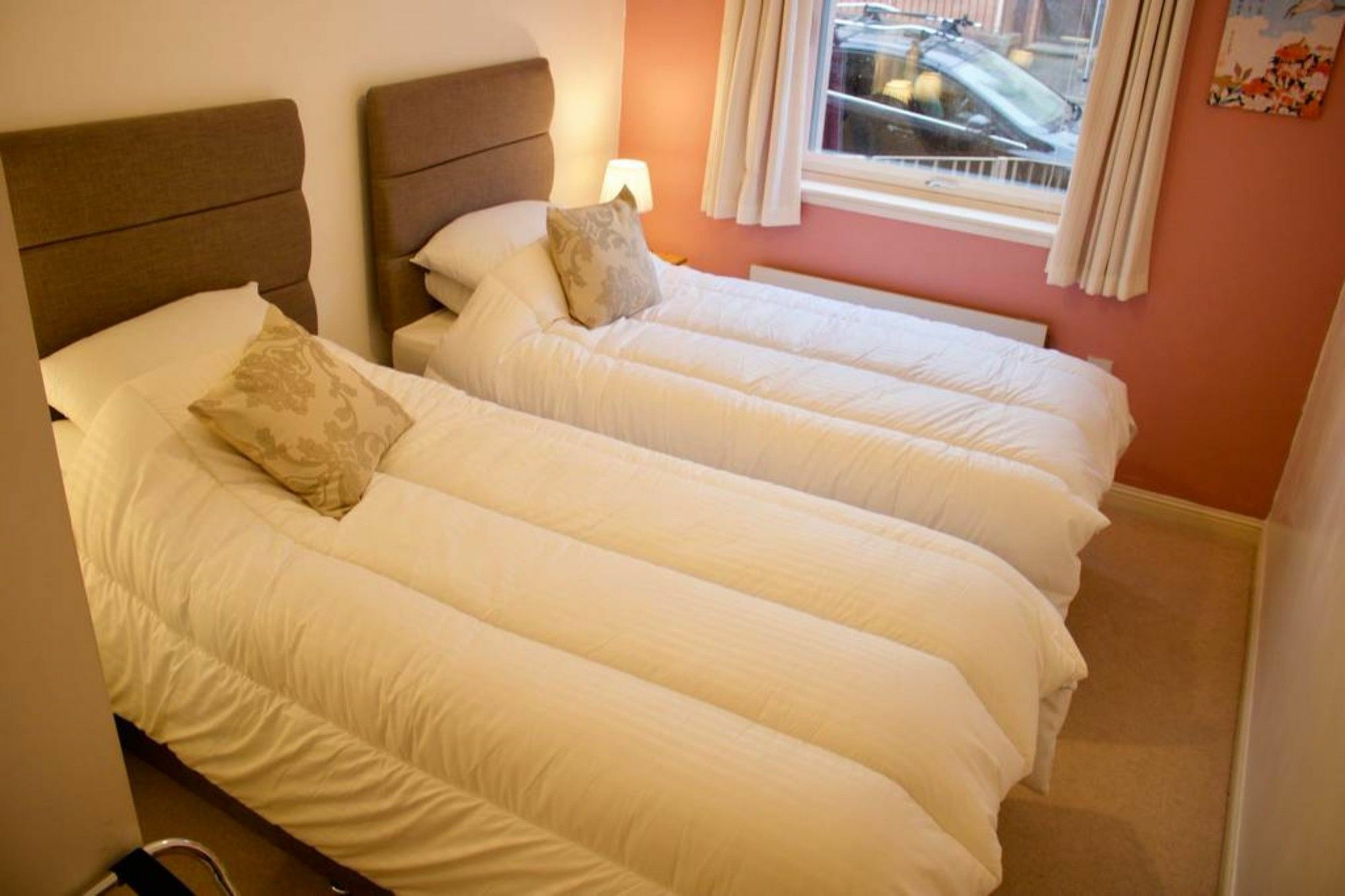 2 Bedroom Flat Near Holyrood Park Sleeps 4 * EDI