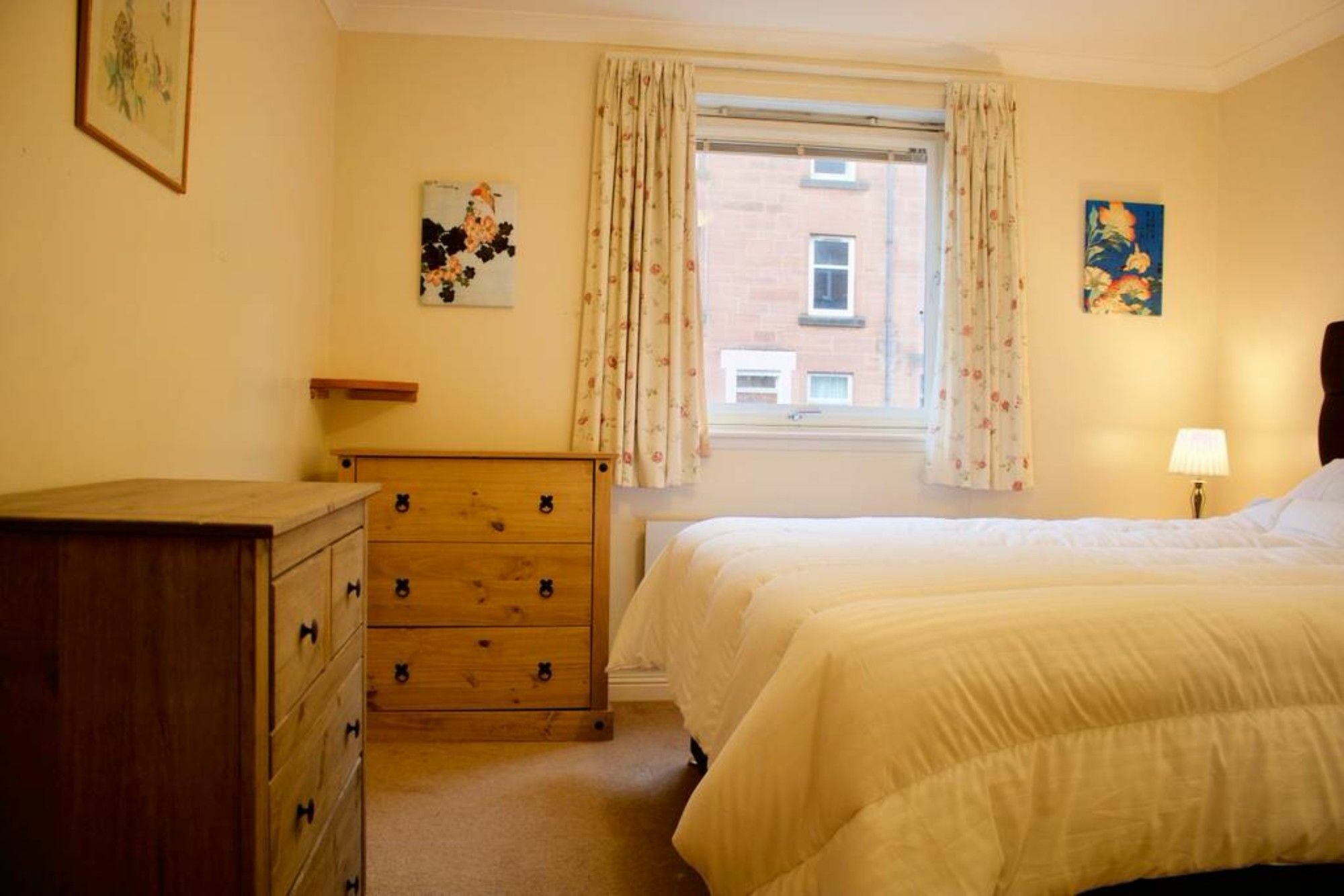 2 Bedroom Flat Near Holyrood Park Sleeps 4 Apartment EDI