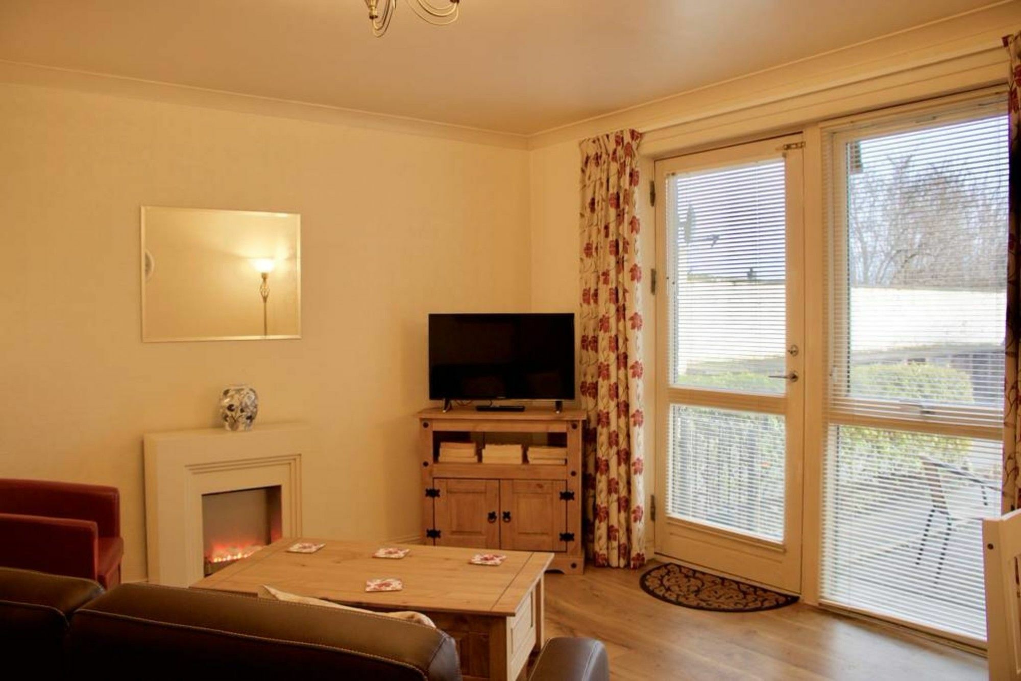 2 Bedroom Flat Near Holyrood Park Sleeps 4 EDI