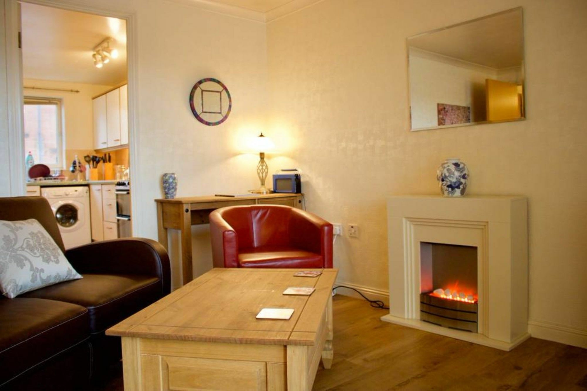 2 Bedroom Flat Near Holyrood Park Sleeps 4 EDI