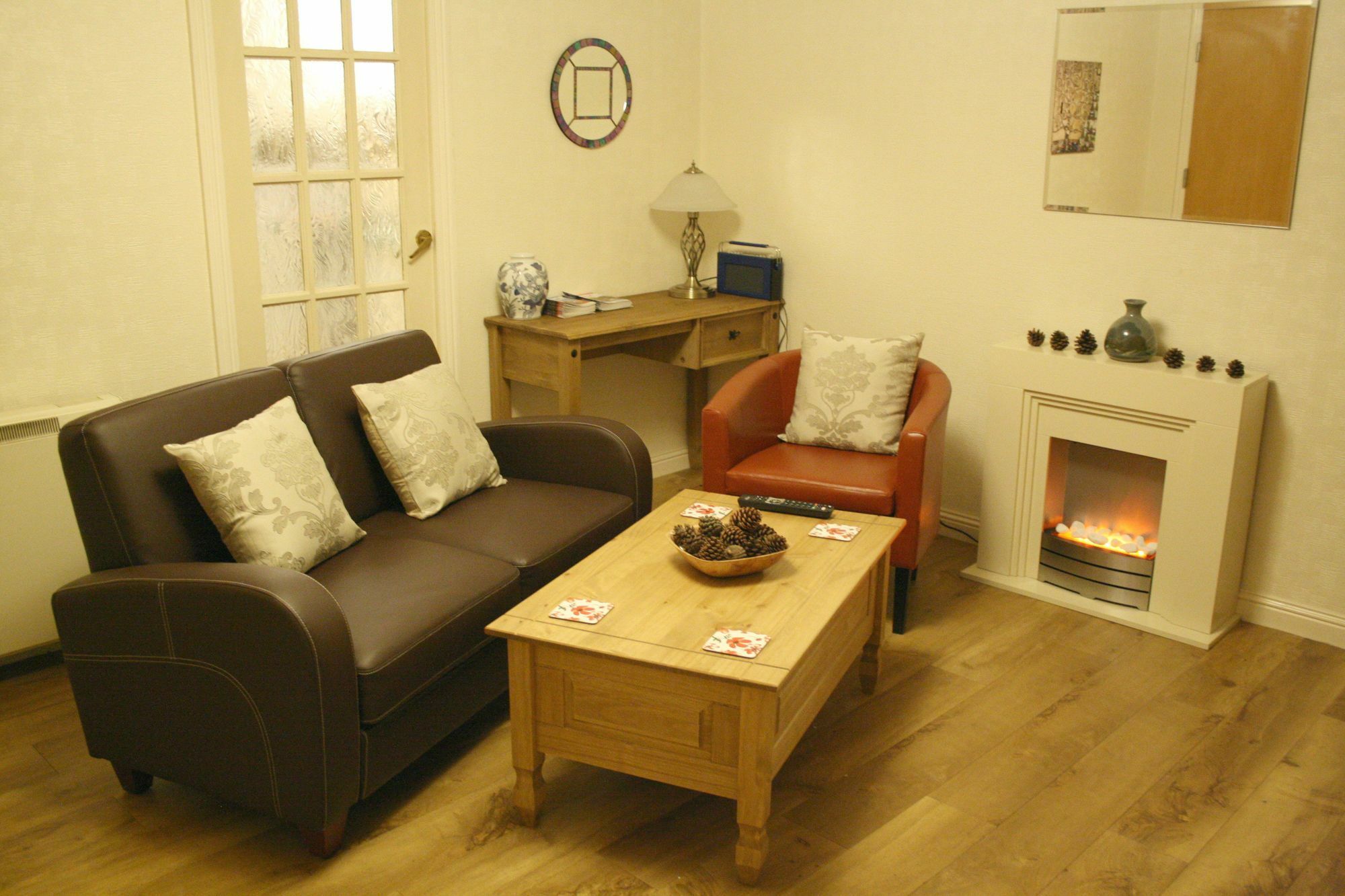 2 Bedroom Flat Near Holyrood Park Sleeps 4 Apartment *
